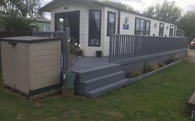 Beautiful 2 Bedroom Caravan On Billing Aquadrome