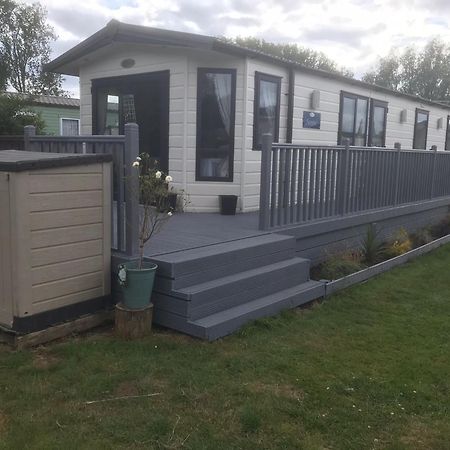 Beautiful 2 Bedroom Caravan On Billing Aquadrome Northampton Exterior photo