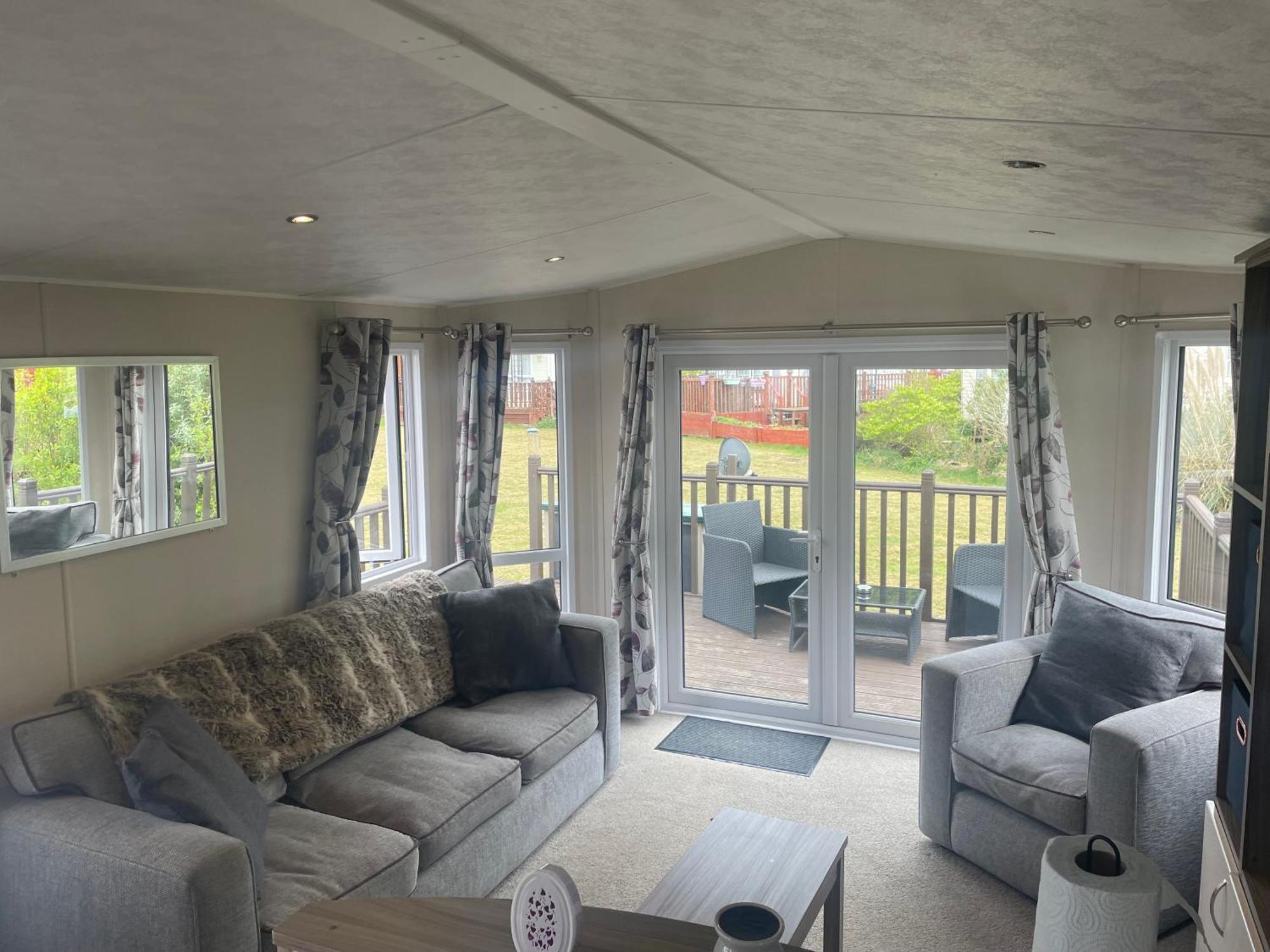 Beautiful 2 Bedroom Caravan On Billing Aquadrome Northampton Exterior photo