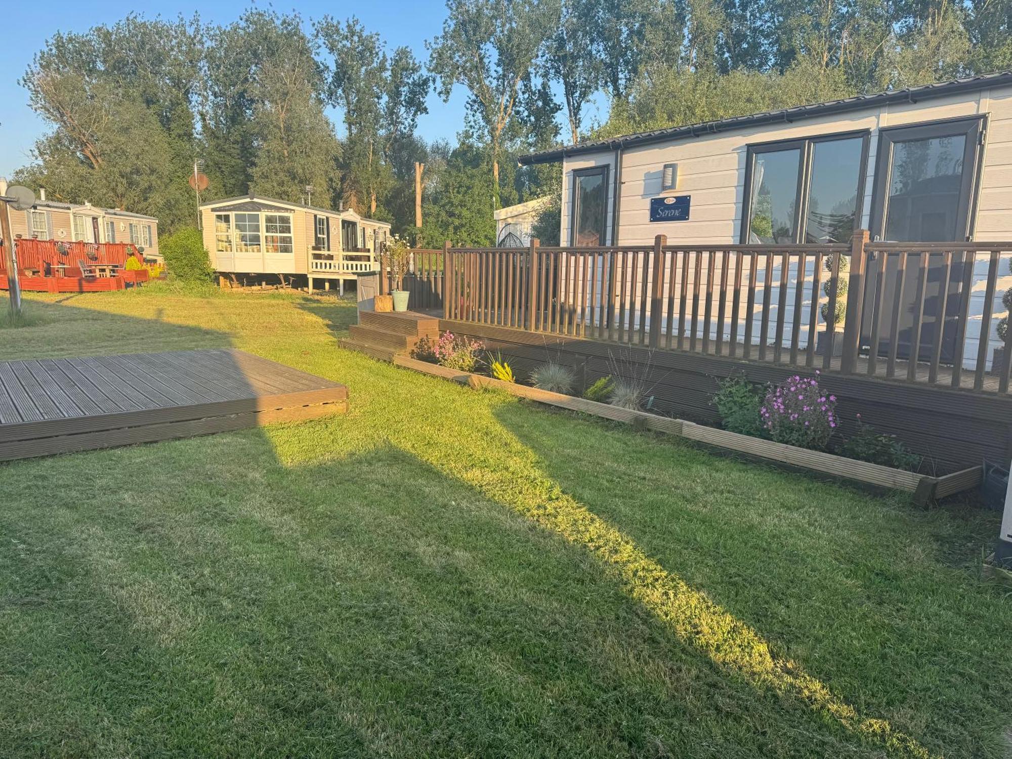 Beautiful 2 Bedroom Caravan On Billing Aquadrome Northampton Exterior photo